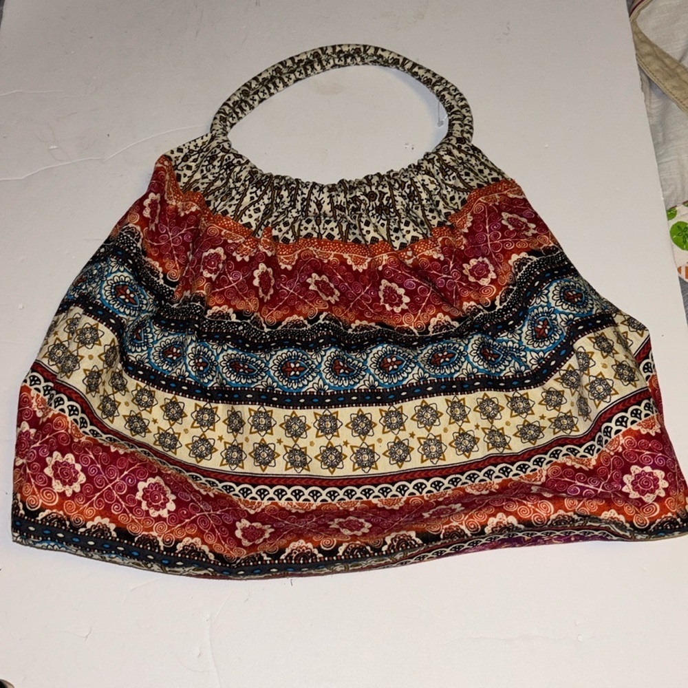 BOHO STYLE HOBO FABRIC TOTE BAG
NO BRAND BRIGHT AND COLORFUL
NWOTS REALLY NICE❤️
